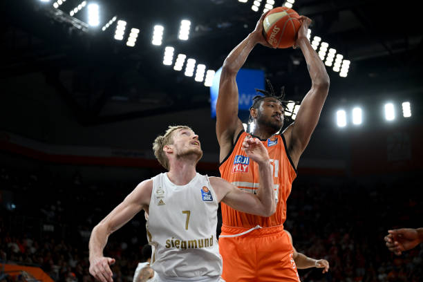 通过与国际 通过与国际